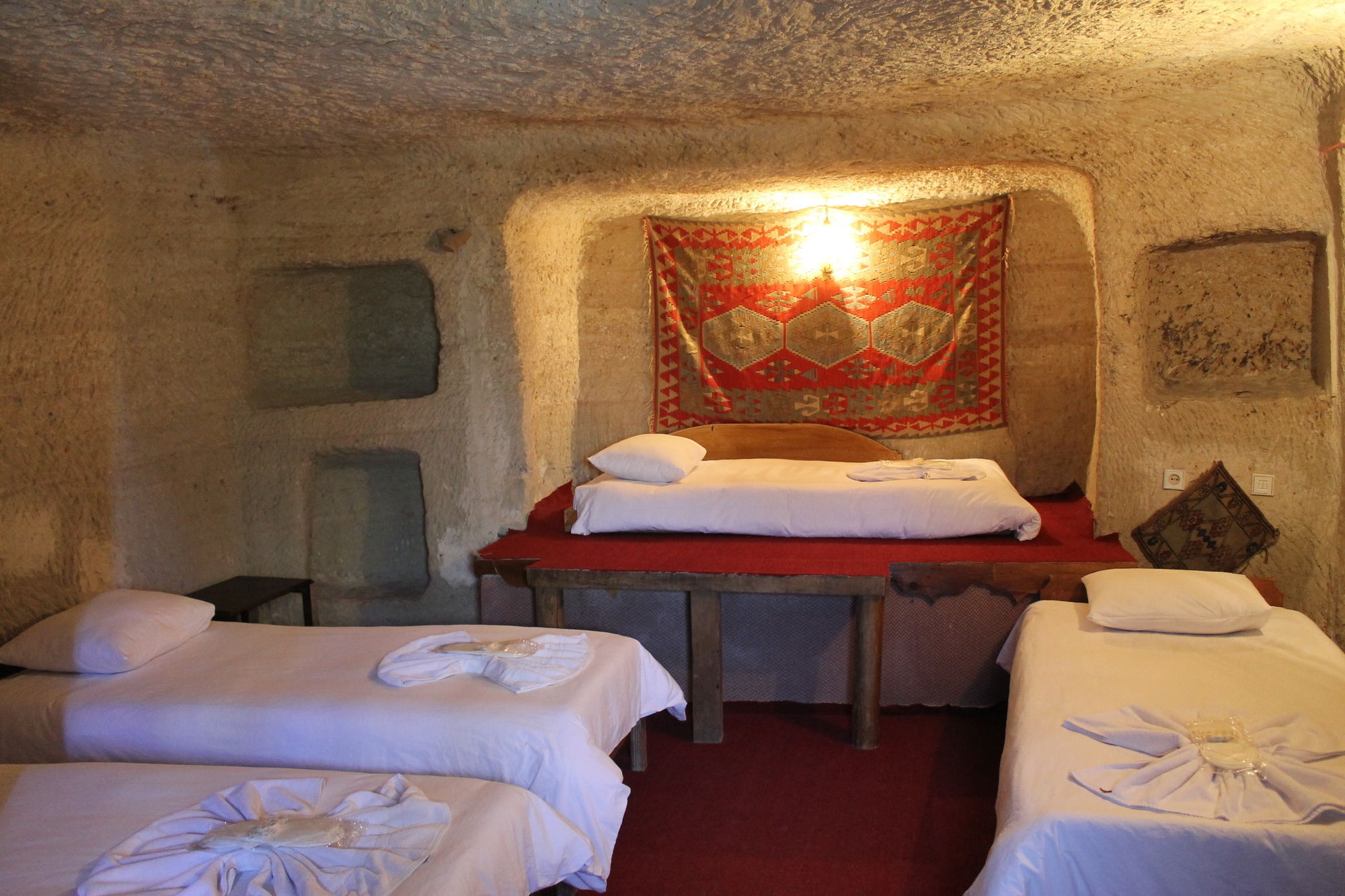 Yasin'S Place Backpackers Cave Hostel Göreme Zewnętrze zdjęcie